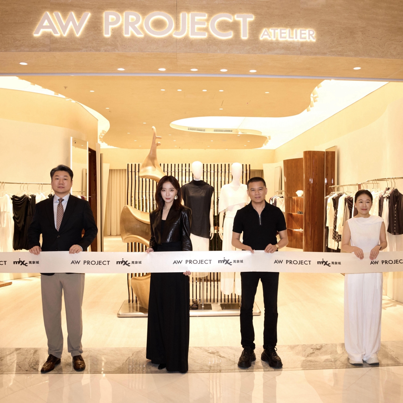 高端轻奢女装 AW PROJECT:以阅读、衣着与艺术，探索中国当代女性的关系